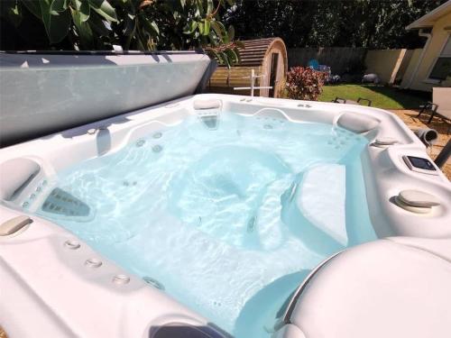 High end beds, SPA, Sauna, Pool in Lutz (FL)