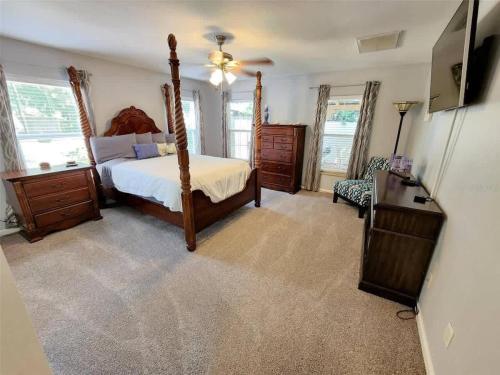 High end beds, SPA, Sauna, Pool in Lutz, USA