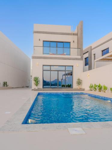 Al Dana Vitamin Sea Villa By Gesamar Holiday Home - Swimming pool
