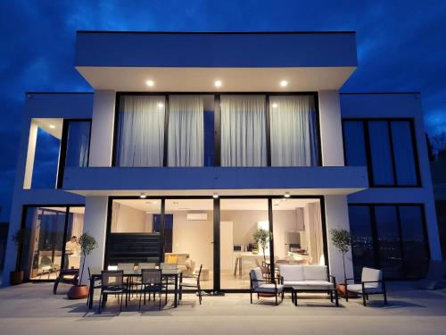 ระเบียง/ชานเรือน, Villa Cubi in คาชาร์