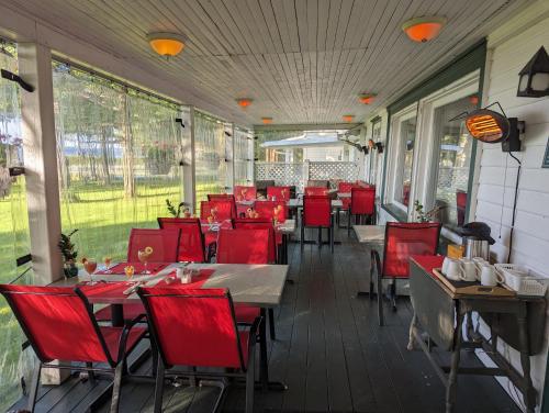 Auberge Les Blancs Moutons in Ile D`orleans (QC)