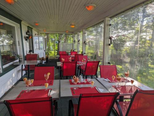 Auberge Les Blancs Moutons in Ile D`orleans (QC)