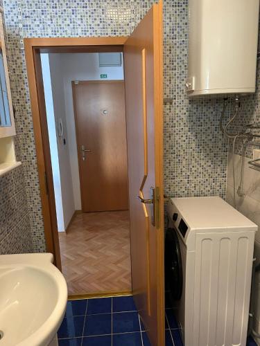 One-Bedroom Apartment image 10