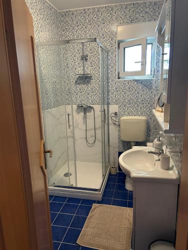 One-Bedroom Apartment image 9