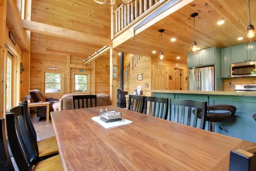 Londonderry Chalet with Deck, Fire Pit and Views! in Londonderry, USA