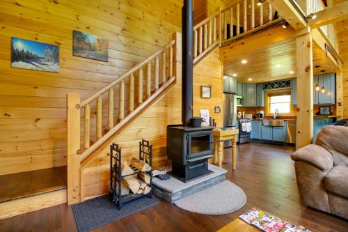 Londonderry Chalet with Deck, Fire Pit and Views! in Londonderry, USA
