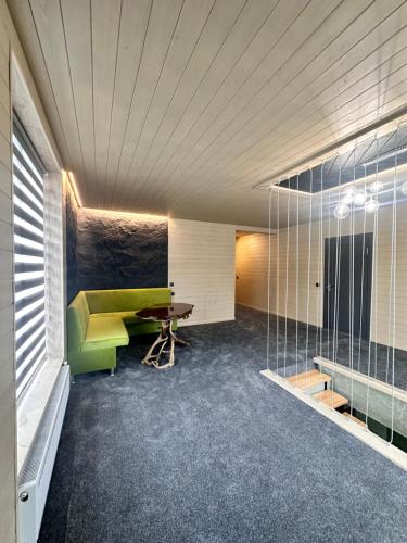 N V New View in Yaremche