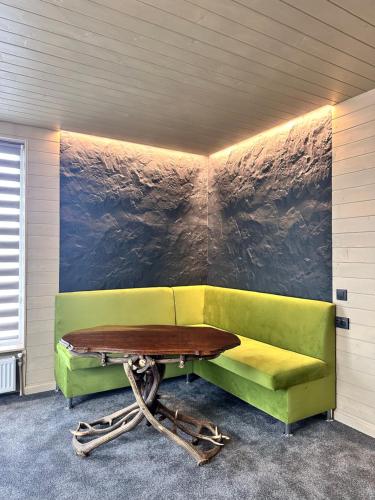 N V New View in Yaremche