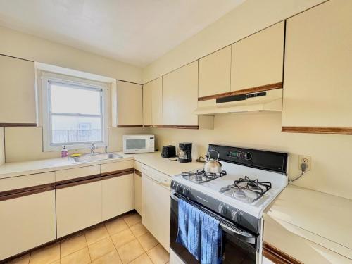 Spacious and Convinient near NYC Parking Available in Guttenberg (NJ)
