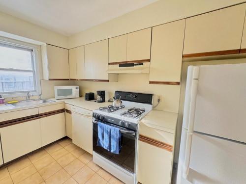 Spacious and Convinient near NYC Parking Available in Guttenberg (NJ)