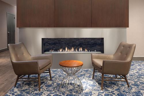 ล็อบบี้, เดอะ ลอดจ์ แอท ดยุก เมดิคัล เซ็นเตอร์ (The Lodge at Duke Medical Center) in เดอร์แฮม ซิตี้เซ็นเตอร์