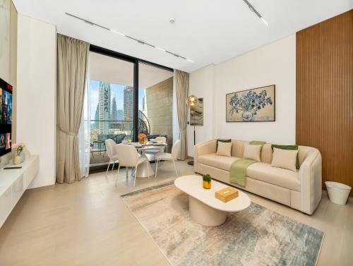 Chic 1BR Burj Khalifa Views Private Jacuzzi
