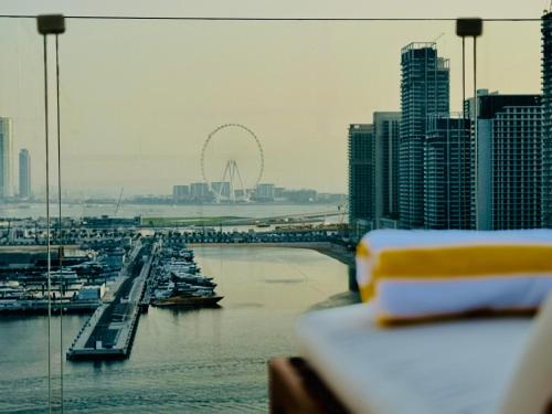 Venduras- 4BR Luxe Duplex Penthouse At Palm Private Pool, Dubai (foto 5)