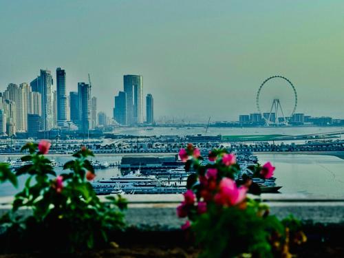 Venduras- 4BR Luxe Duplex Penthouse At Palm Private Pool, Dubaj