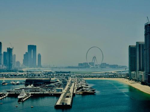 Venduras- 4BR Luxe Duplex Penthouse At Palm Private Pool, Dubai (foto 3)