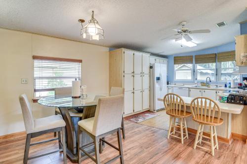 Boat Dock and Waterfront Deck Home in Satsuma! in East Palatka (FL)