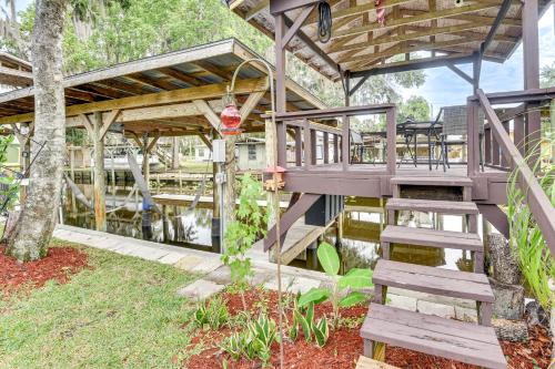 Boat Dock and Waterfront Deck Home in Satsuma! in East Palatka (FL)