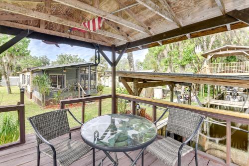Boat Dock and Waterfront Deck Home in Satsuma! in East Palatka (FL)