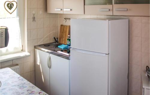 virtuve, Cozy Home In Mirow Ot Qualzow With Wifi in Roggentin (Mecklenburgische Seenplatte)