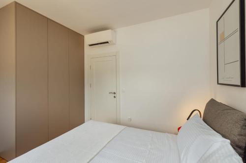 One-Bedroom Apartment image 10