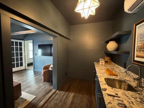 Charming Newly Renovated House Next Door to Track - image 13