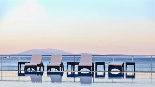 Blue Waves Luxury Suites by the Sea, Пломарион