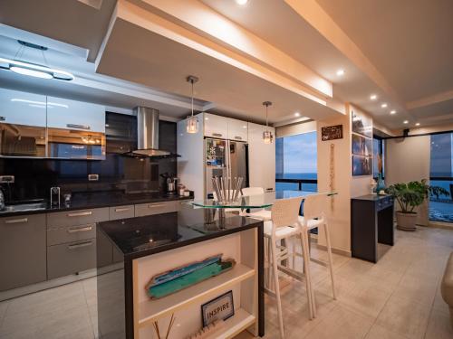 Kitchen, Apto de LUJO 5 min del aeropuerto DosLocosDeViaje in Maiquetía
