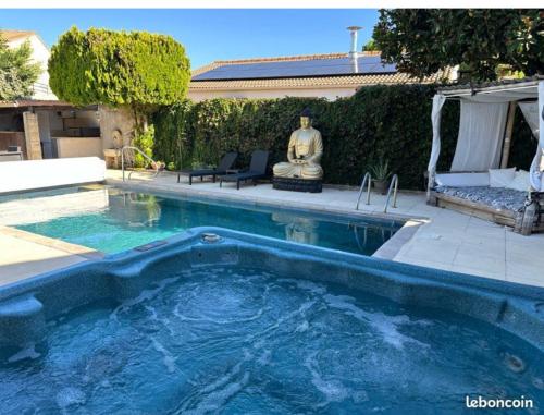 Villa Piscine indépendante sans vis à vis ET un studio sans accès piscine 2 possibilités au choix avec wifi chambre d'hôte Baillargues