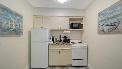 Siesta Courtyard Suites room in Siesta Key Palms Resort
