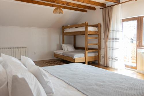 Cekan Family Guest House in Gura Raului
