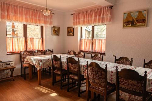 Étterem, Cekan Family Guest House in Gura Raului