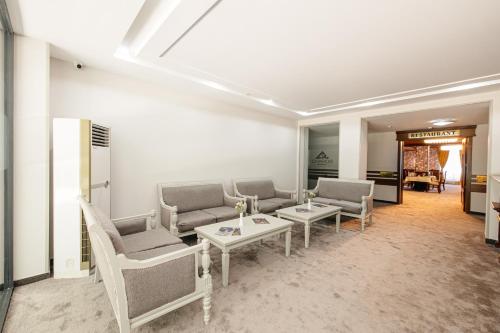 Lobby, Charos Family Resort in Yusufkhona