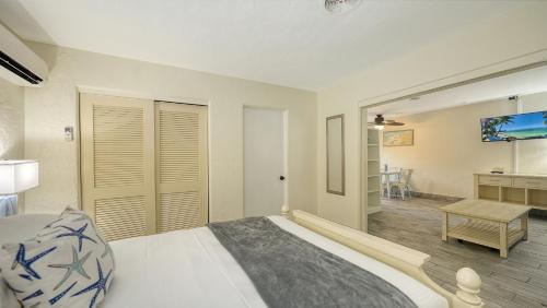 Key Courtyard Suites image 10