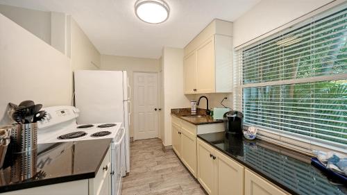 Key Courtyard Suites image 1