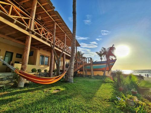Mancora Beach Hotel in Mancora
