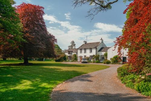 Riverside Country House and Cottage