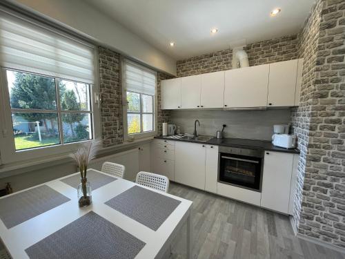 Cozy Private 3-Bedroom Apartment in Wesseling in Wesseling