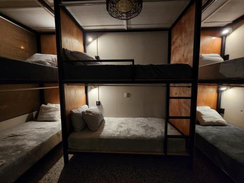 Standard Double Room with Shared Bathroom image 2
