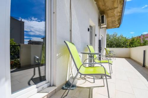 Apartments Tomo - near airport - image 5