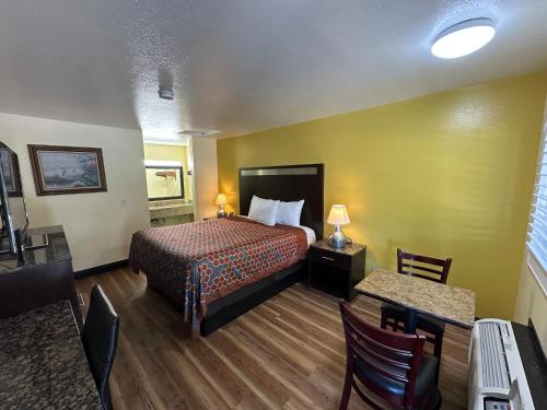 Americas Best Value Inn Old Sacramento - image 7