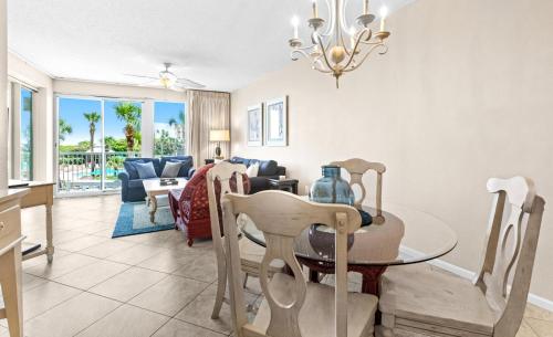 The Crescent 105 in Destin, USA