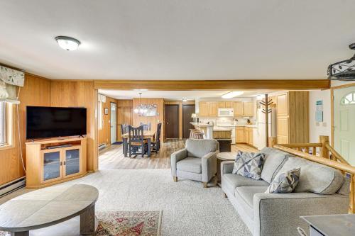 Scenic Forest Lodge Outside Glacier National Park! in 西冰河(蒙大拿州）