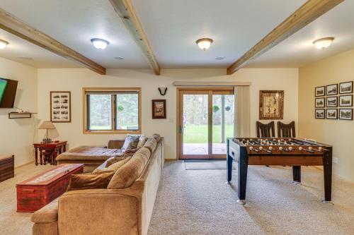 Scenic Forest Lodge Outside Glacier National Park! in 西冰河(蒙大拿州）