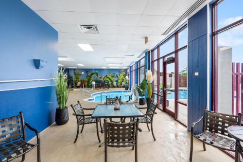 สระว่ายน้ำ, Thousand Hills Resort Hotel in แบรนสัน (MO)