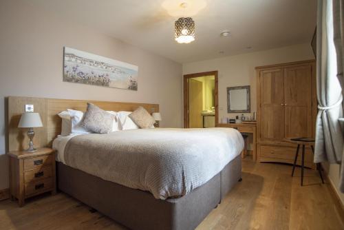 Double or twin room, private bathroom