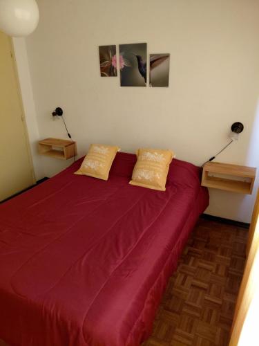 One-Bedroom Apartment image 7