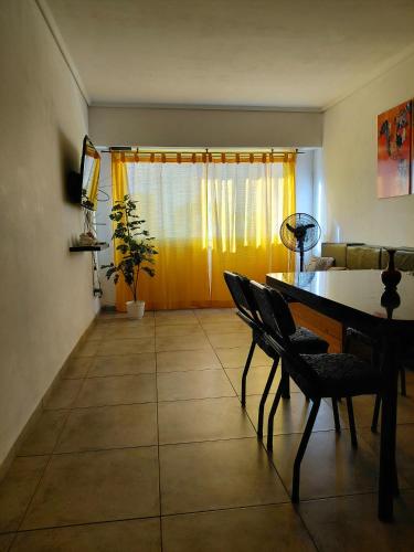 One-Bedroom Apartment image 4
