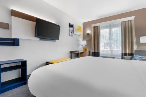 Comfort Inn & Suites Sacramento – University Area - image 2