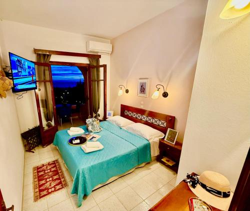 TRAVELLERS BEAUTIFUL ELEN Agios Gordios Sea 5