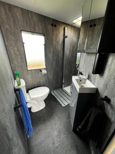 Zuhanyzó, Caravan Nr 51 Only for Family Holiday in Macduff